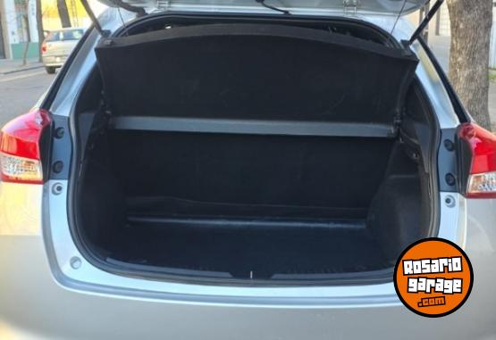 Autos - Toyota YARIS XS  5 PUERTAS 2022 Nafta 54500Km - En Venta