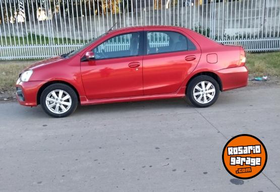Autos - Toyota ETIOS XLS SEDAN 2017 Nafta 88000Km - En Venta