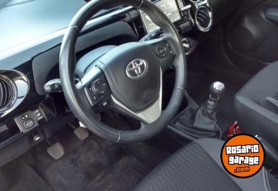 Autos - Toyota ETIOS XLS SEDAN 2017 Nafta 88000Km - En Venta