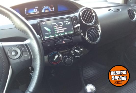 Autos - Toyota ETIOS XLS SEDAN 2017 Nafta 88000Km - En Venta