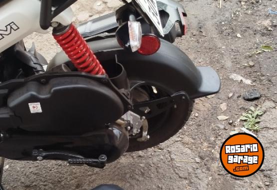 Accesorios para Motos - Único Baúl porta equipaje porta casco Honda Navi - En Venta