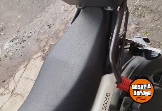 Accesorios para Motos - Único Baúl porta equipaje porta casco Honda Navi - En Venta