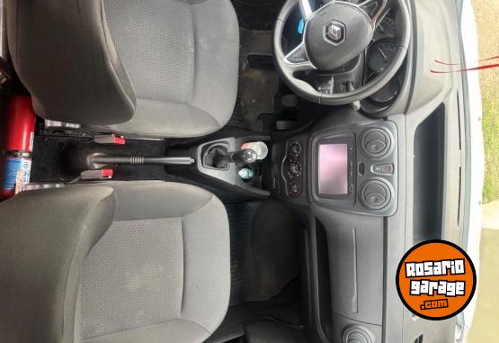 Utilitarios - Renault Kangoo 2021 Nafta 83400Km - En Venta