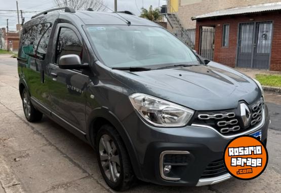 Utilitarios - Renault Kangoo stepway 2023 GNC 100000Km - En Venta