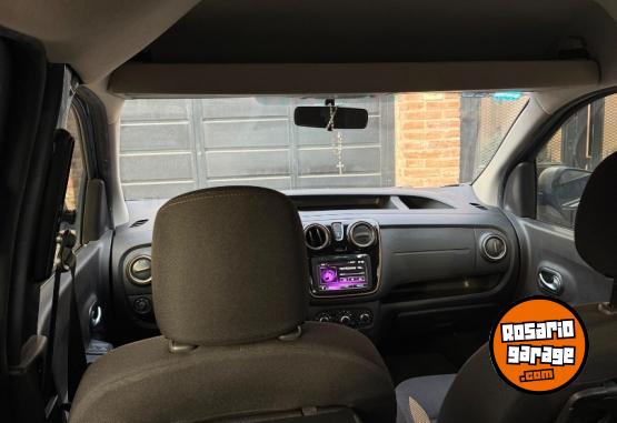Utilitarios - Renault Kangoo stepway 2023 GNC 108000Km - En Venta
