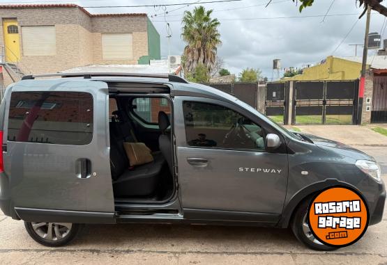 Utilitarios - Renault Kangoo stepway 2023 GNC 108000Km - En Venta