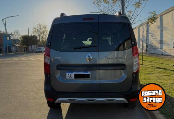 Utilitarios - Renault Kangoo stepway 2023 GNC 108000Km - En Venta