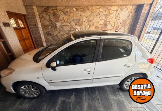 Autos - Peugeot 207 hdi con techo 2012 Diesel 130000Km - En Venta