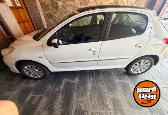 Autos - Peugeot 207 hdi con techo 2012 Diesel 130000Km - En Venta