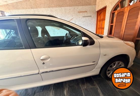 Autos - Peugeot 207 hdi con techo 2012 Diesel 130000Km - En Venta