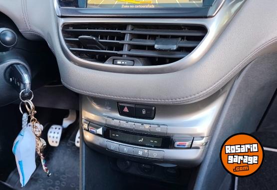 Autos - Peugeot 208 2014 Nafta 128000Km - En Venta