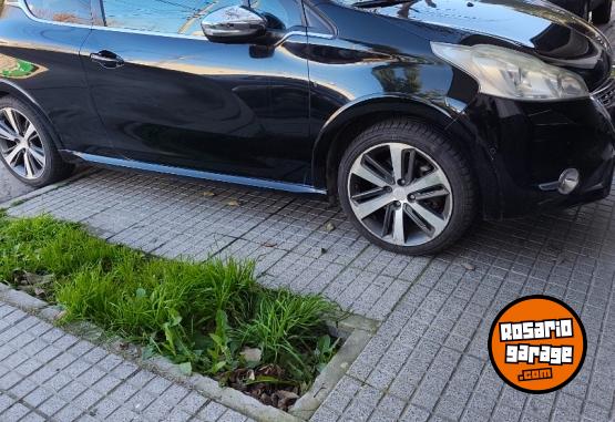 Autos - Peugeot 208 2014 Nafta 128000Km - En Venta