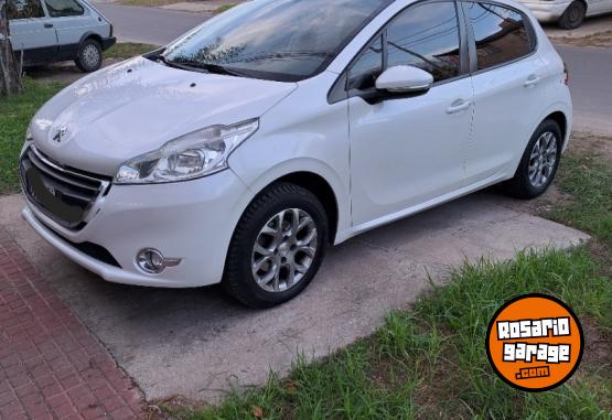 Autos - Peugeot 208 , allure touchscreen 2015 GNC 142000Km - En Venta