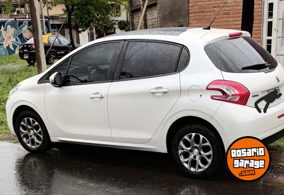 Autos - Peugeot 208 , allure touchscreen 2015 GNC 142000Km - En Venta