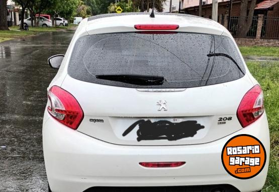 Autos - Peugeot 208 , allure touchscreen 2015 GNC 142000Km - En Venta