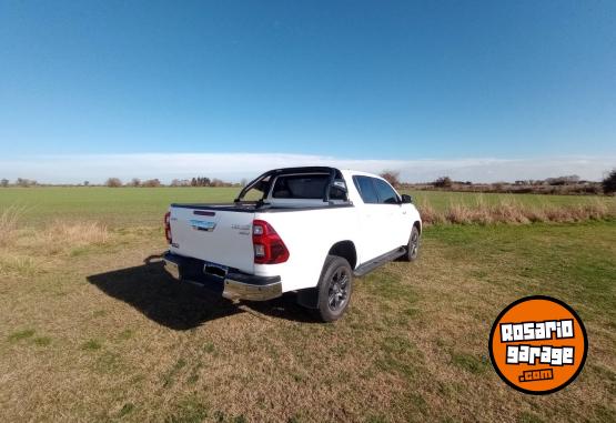 Camionetas - Toyota Hilux  SRV 2023 Diesel 29850Km - En Venta