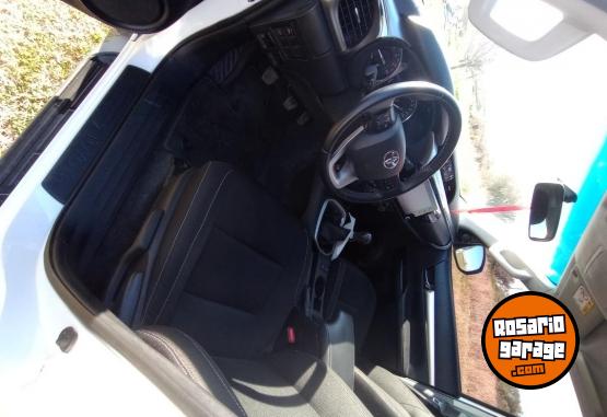 Camionetas - Toyota Hilux  SRV 2023 Diesel 29850Km - En Venta