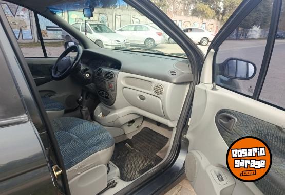 Autos - Renault Scenic 2004 Nafta 213500Km - En Venta