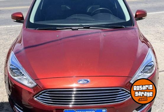 Autos - Ford Focus titanium 2017 Nafta 110000Km - En Venta