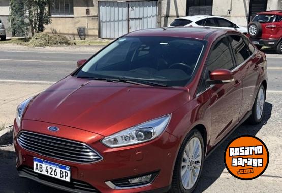 Autos - Ford Focus titanium 2017 Nafta 110000Km - En Venta