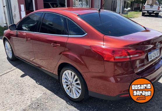 Autos - Ford Focus titanium 2017 Nafta 110000Km - En Venta