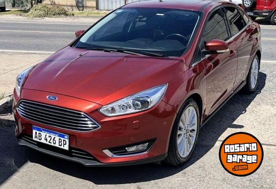 Autos - Ford Focus titanium 2017 Nafta 110000Km - En Venta