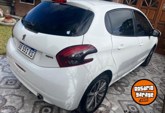 Autos - Peugeot 208 2017 GNC 120000Km - En Venta