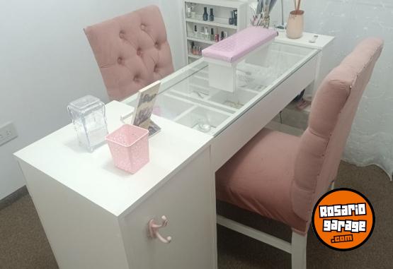 Otros - Mesa de manicura + sillas + esmalteros - En Venta