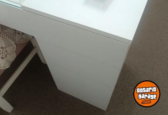 Otros - Mesa de manicura + sillas + esmalteros - En Venta