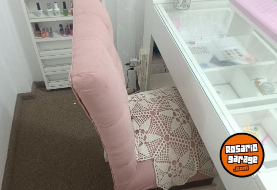 Otros - Mesa de manicura + sillas + esmalteros - En Venta