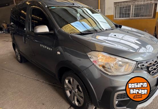 Utilitarios - Renault Kangoo 2024 Nafta 44000Km - En Venta