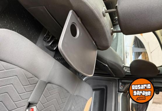 Utilitarios - Renault Kangoo 2024 Nafta 44000Km - En Venta