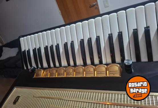 Instrumentos Musicales - Hohner 120 bajos - En Venta