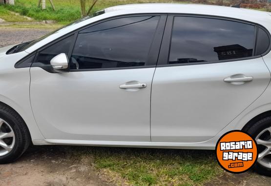 Autos - Peugeot 208 2015 Nafta 110000Km - En Venta
