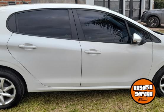 Autos - Peugeot 208 2015 Nafta 110000Km - En Venta