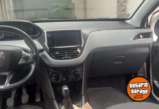 Autos - Peugeot 208 2015 Nafta 110000Km - En Venta
