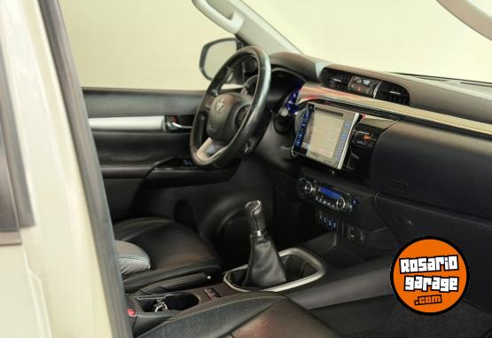Camionetas - Toyota Hilux SRX AT 4X4 2016 Diesel 200000Km - En Venta