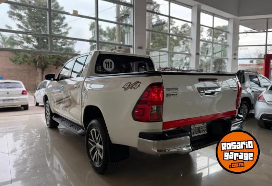 Camionetas - Toyota Hilux SRX AT 4X4 2016 Diesel 200000Km - En Venta