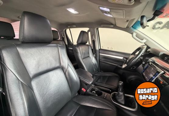 Camionetas - Toyota Hilux SRX AT 4X4 2016 Diesel 200000Km - En Venta