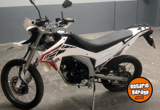 Motos - Corven TXR 250 2022 Nafta 12000Km - En Venta