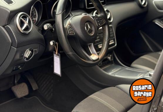 Autos - Mercedes Benz A200 2017 Nafta 76000Km - En Venta