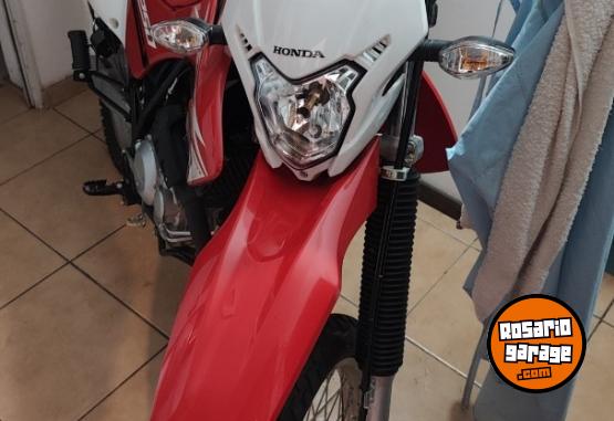 Motos - Honda Tornado 250 2023 Nafta 2400Km - En Venta