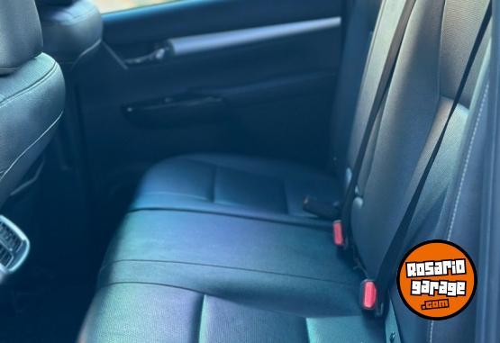 Camionetas - Toyota HILUX SRX 4X2 CVT 2022 Diesel 59000Km - En Venta