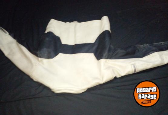 Indumentaria - CAMPERA CUERO - En Venta