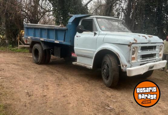 Camiones y Gr�as - Camion volcador Chebrolet C/60 - En Venta