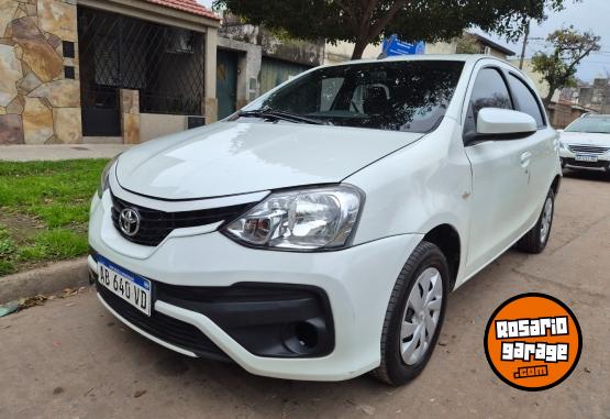 Autos - Toyota Etios 2017 Nafta 139000Km - En Venta