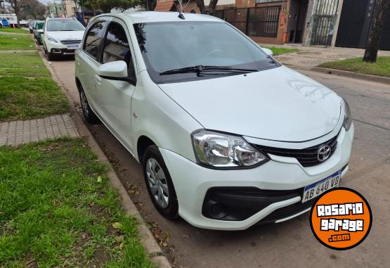 Autos - Toyota Etios 2017 Nafta 139000Km - En Venta