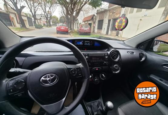 Autos - Toyota Etios 2017 Nafta 139000Km - En Venta