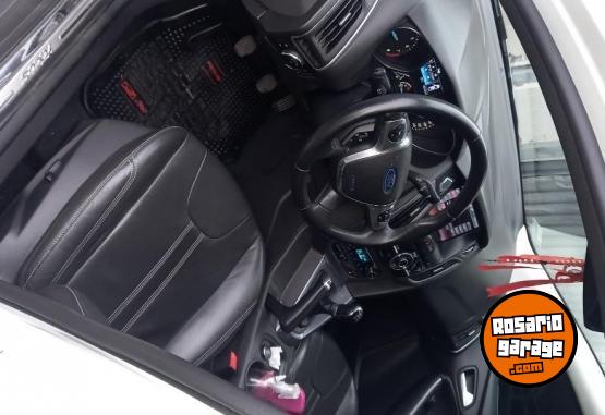 Autos - Ford Focus3 titanium 2013 Nafta 84000Km - En Venta