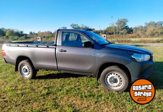 Camionetas - Toyota Hilux cabina simple 2019 Diesel 155000Km - En Venta